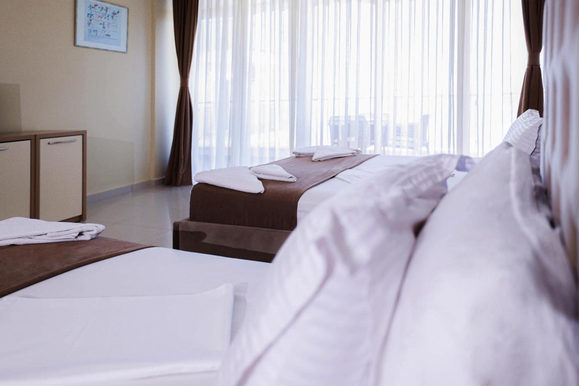 Hotel Frojd - Beach Front Resort Shëngjin Dış mekan fotoğraf