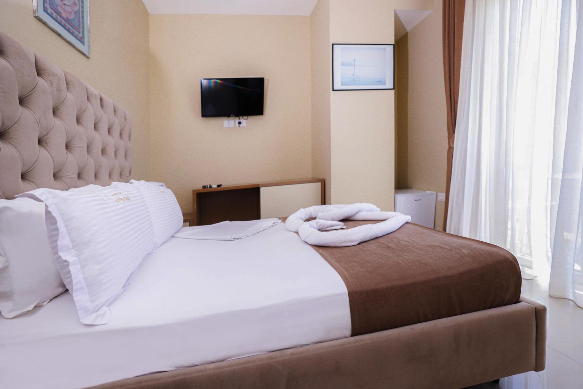 Hotel Frojd - Beach Front Resort Shëngjin Dış mekan fotoğraf