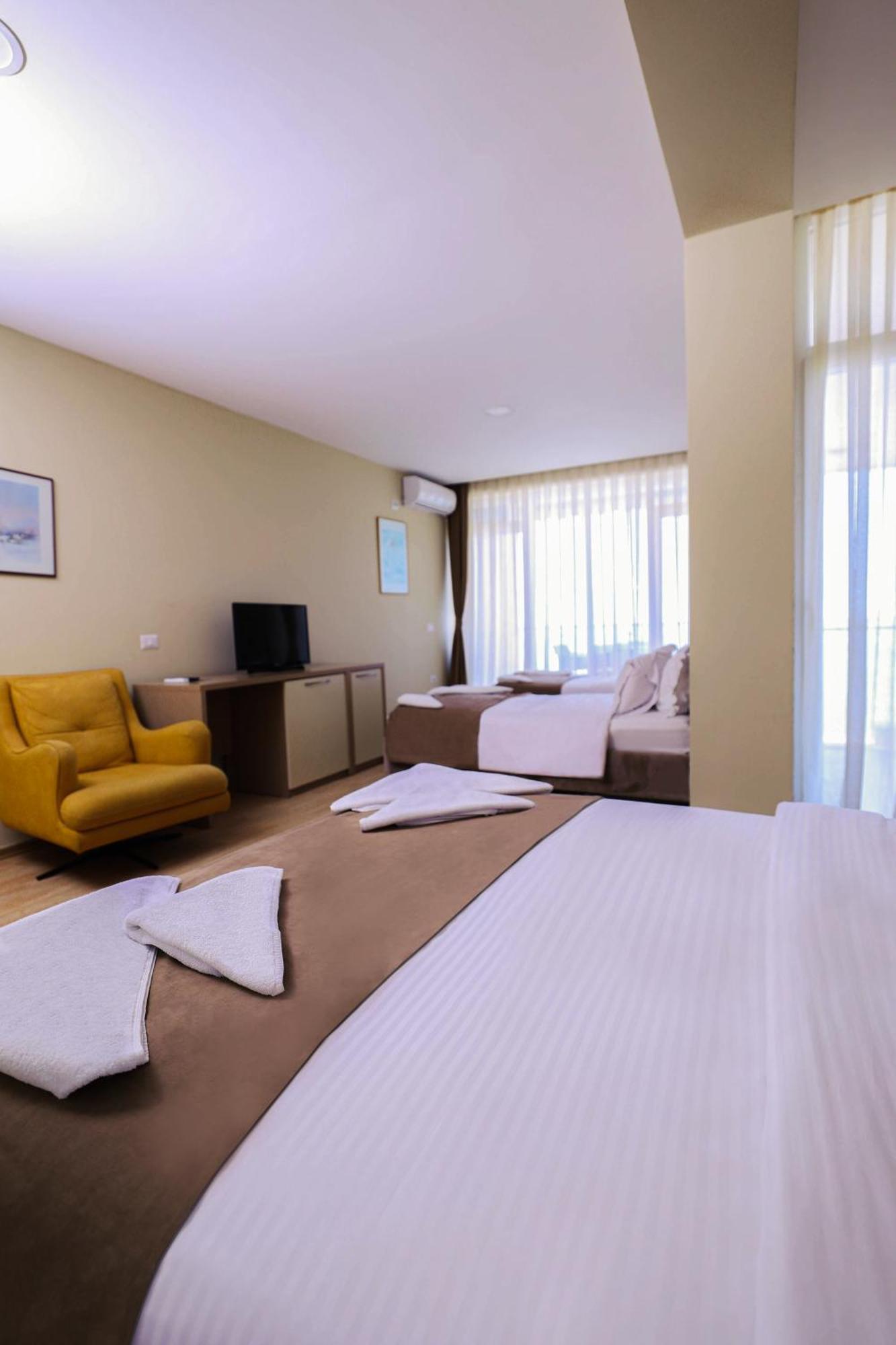 Hotel Frojd - Beach Front Resort Shëngjin Dış mekan fotoğraf