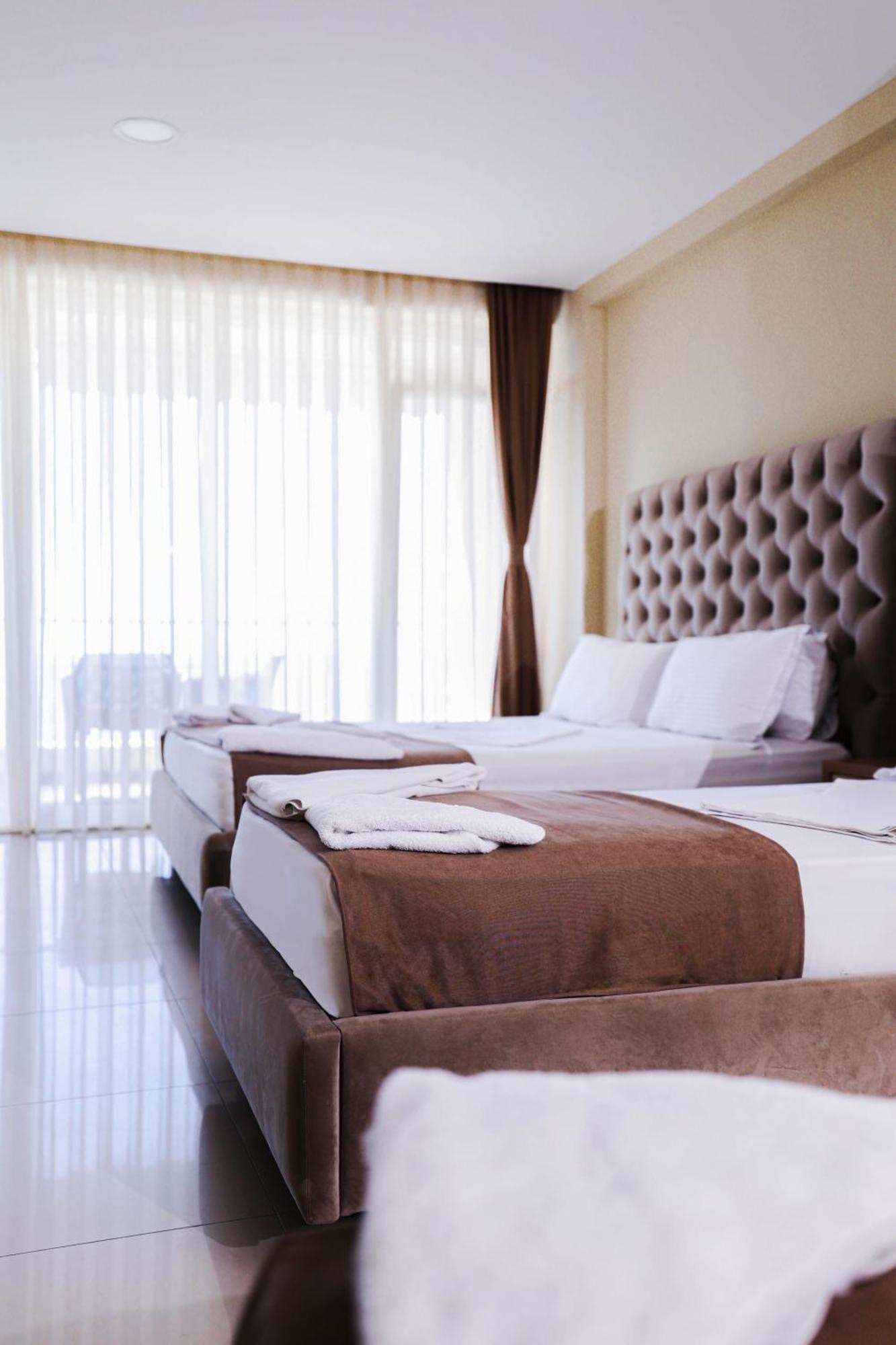 Hotel Frojd - Beach Front Resort Shëngjin Dış mekan fotoğraf