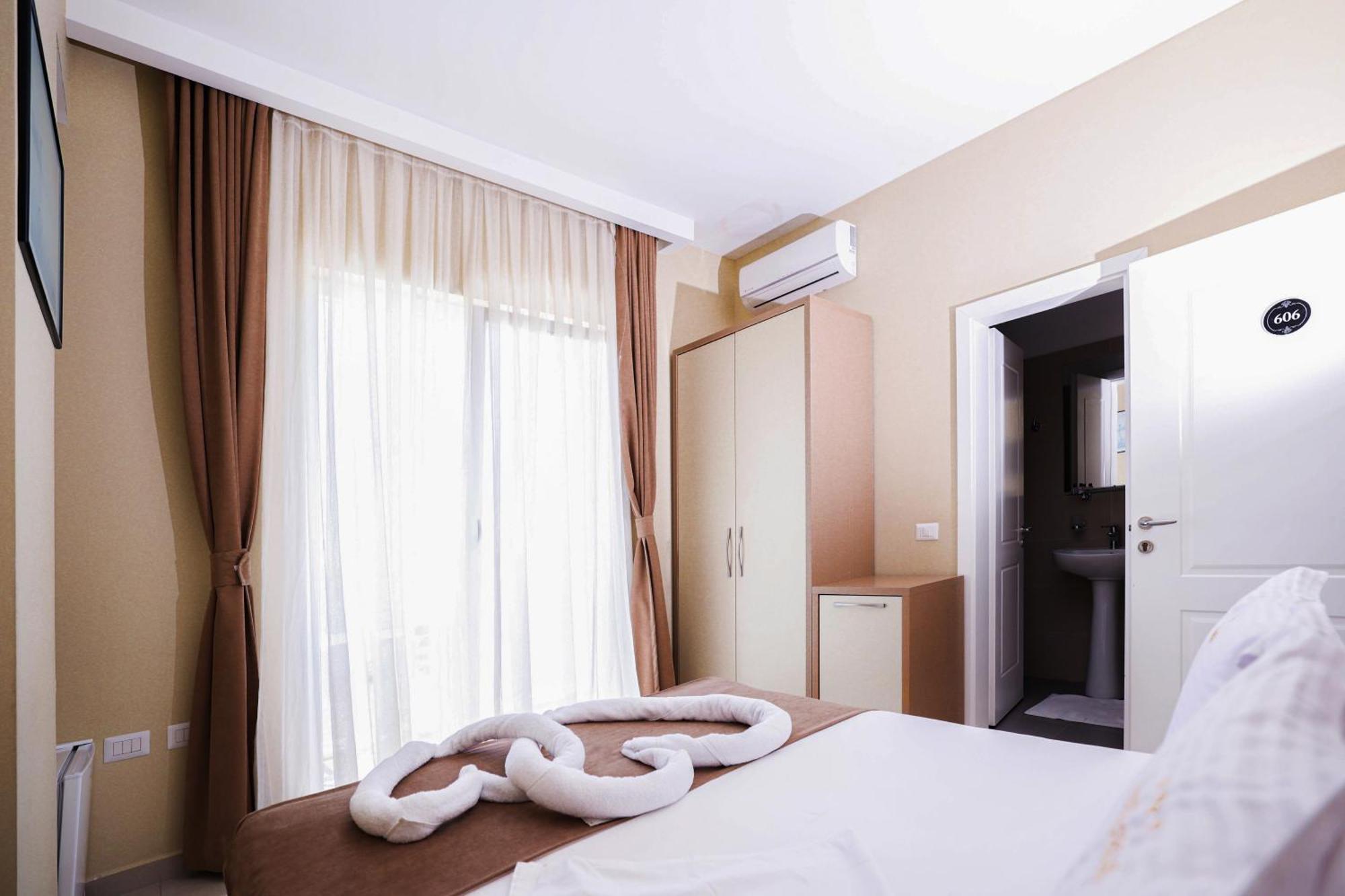 Hotel Frojd - Beach Front Resort Shëngjin Dış mekan fotoğraf